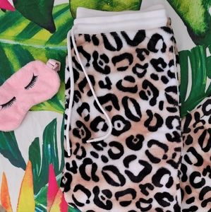 🦋Cozy Cheetah Sleepwear 🐆